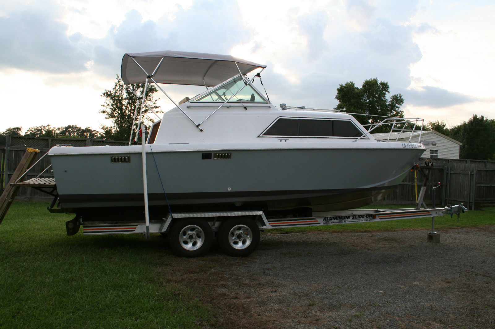 Chris Craft Catalina 251 boat for sale from USA