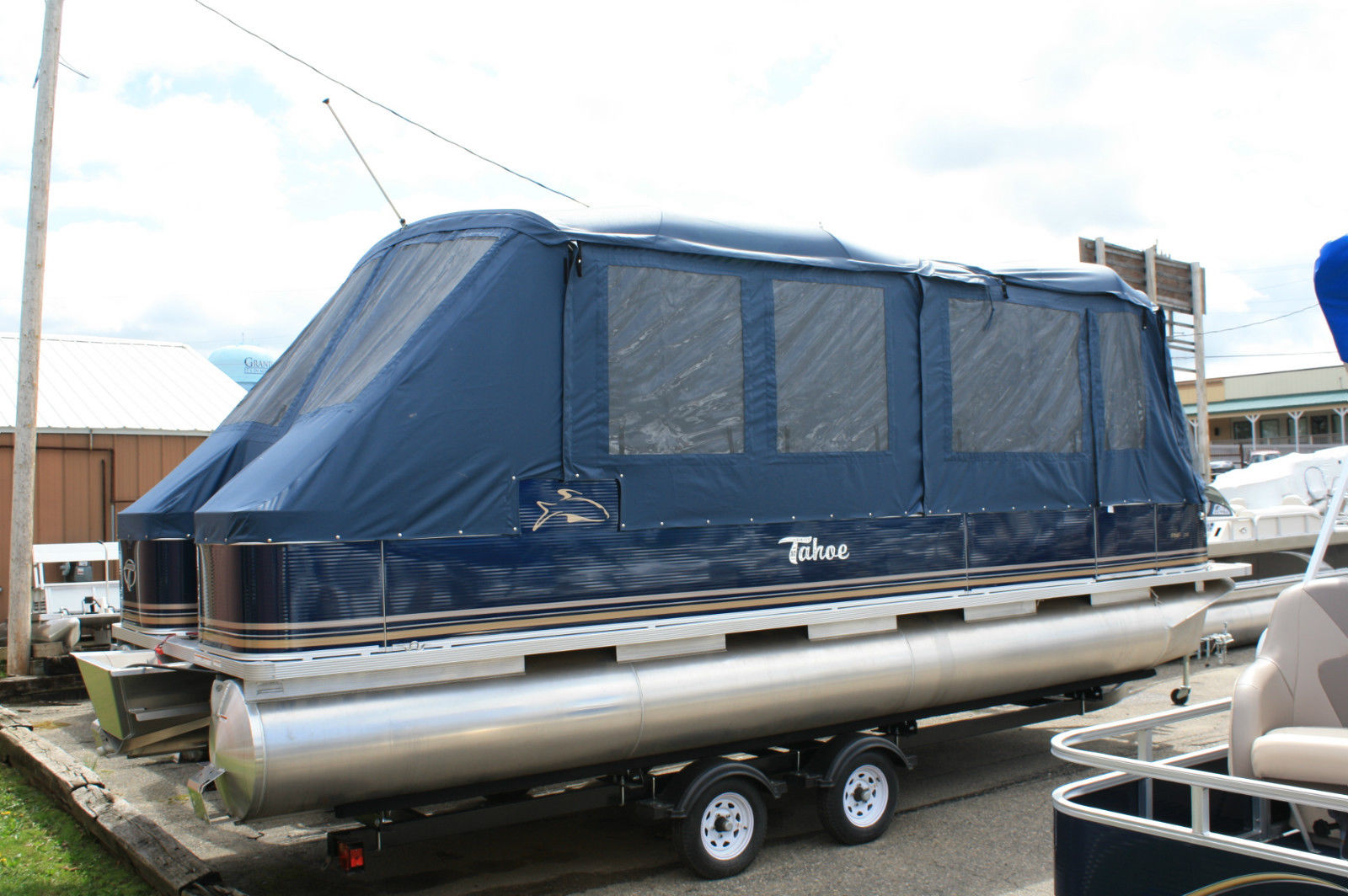 New 24 Ft High End Pontoon Boat With Camper Enclosure boat 