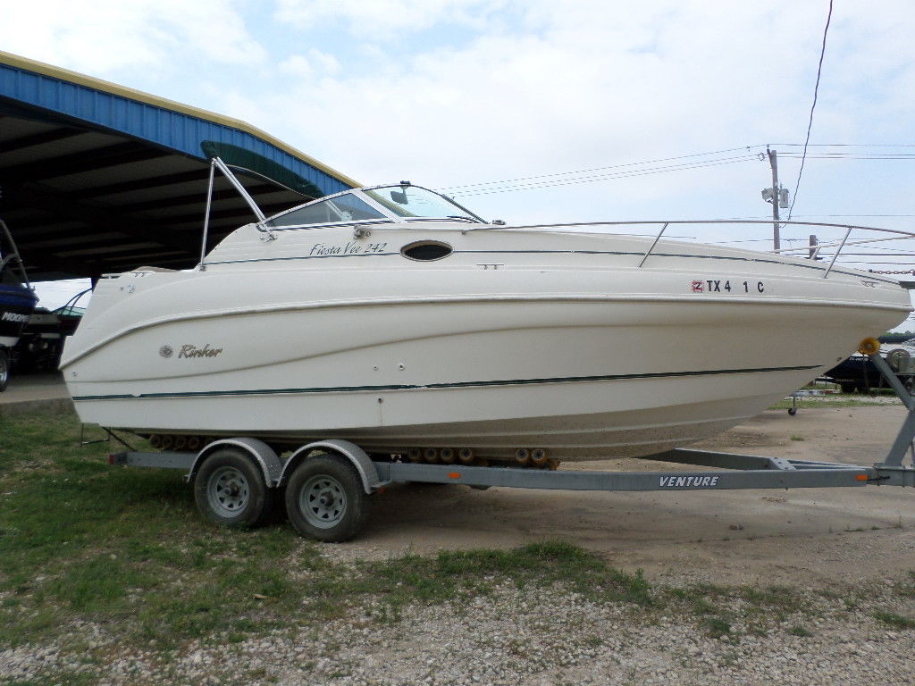 Rinker Fiesta Vee 242 1999 for sale for $3,000 - Boats-from-USA.com