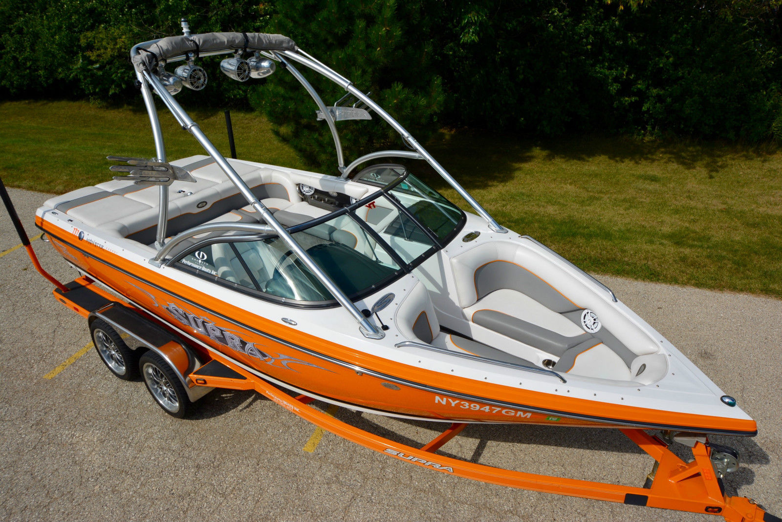 Supra Launch 20' SSV In EXCELLENT CONDITION!! Cross Over WAKE SURF!