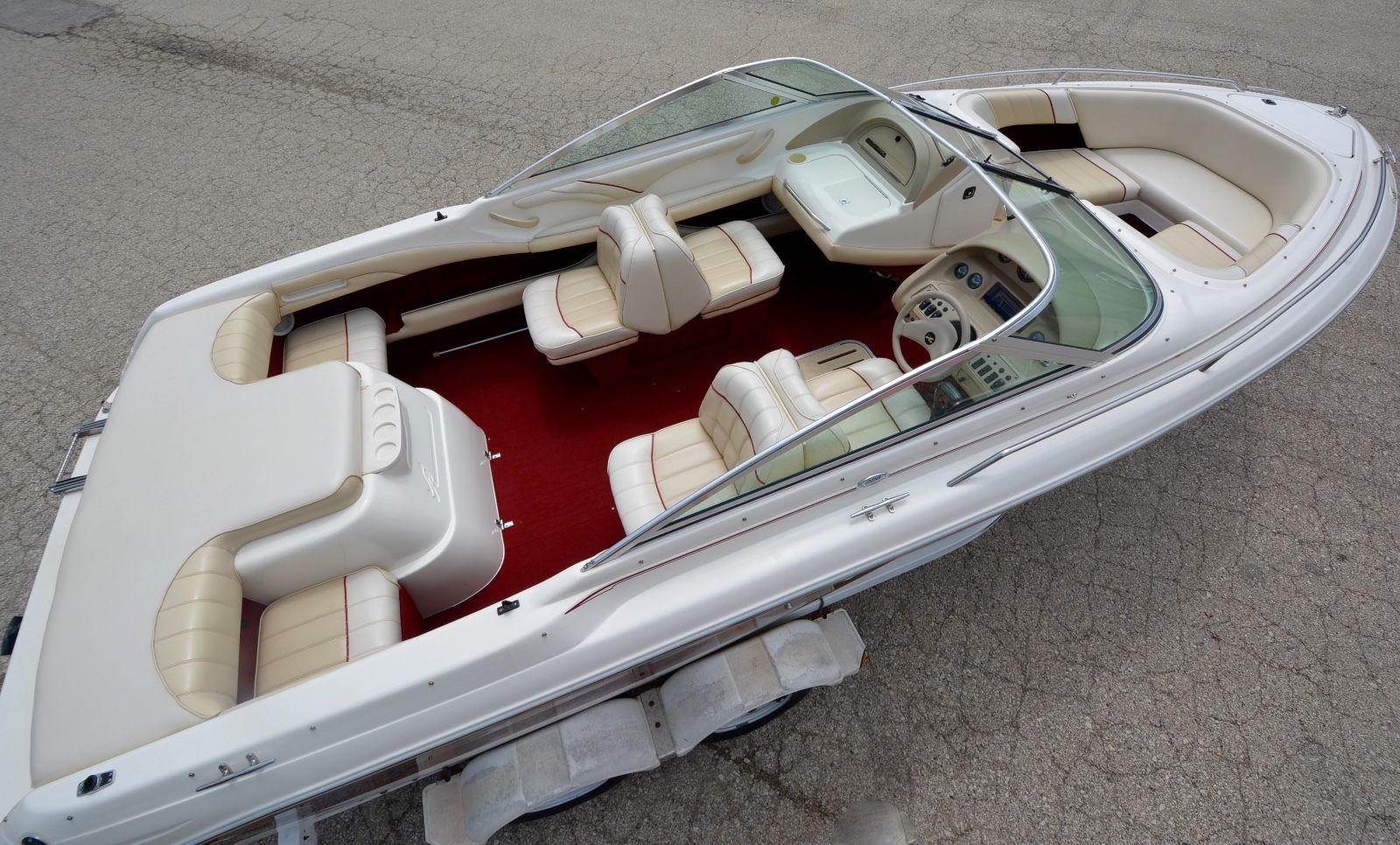 SeaRay 22' Signature 220 W/ 5.7 V8 SHOWS LIKE A 1-2 YEAR OLD BOAT!