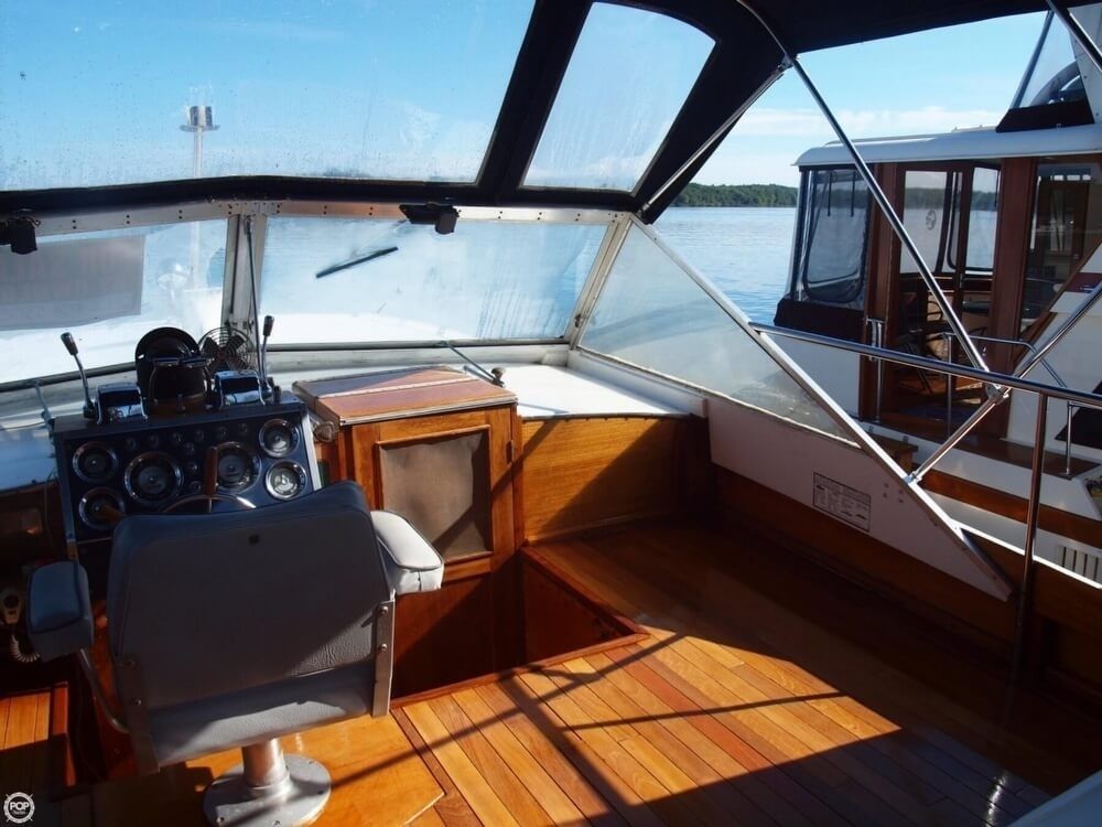 1968 chris craft cavalier yacht 36'