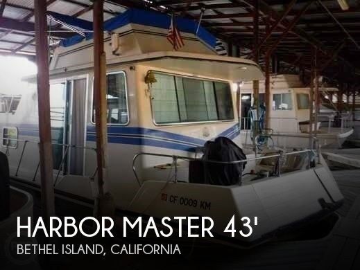 Harbor Master 43 Houseboat