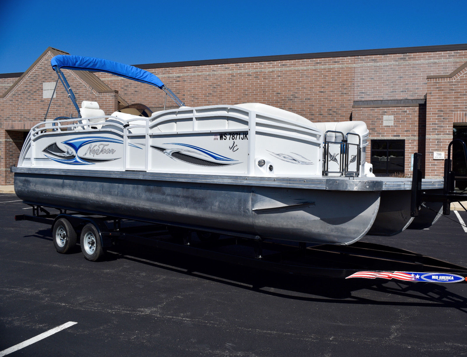 JC 25' Tritoon 16 PERSON CAPACITY Loaded W/ Options. HIGHEST QUALITY ...