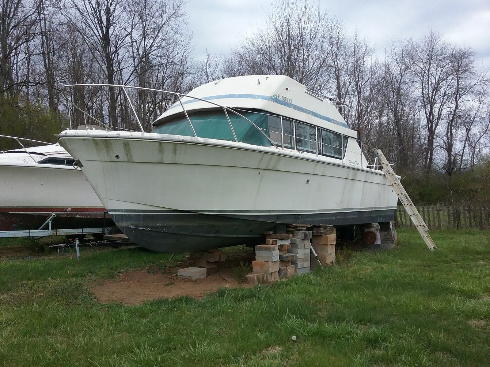 Chris Craft Fly Bridge Sport Fisherman Coho 1979 for sale for $2,500 ...