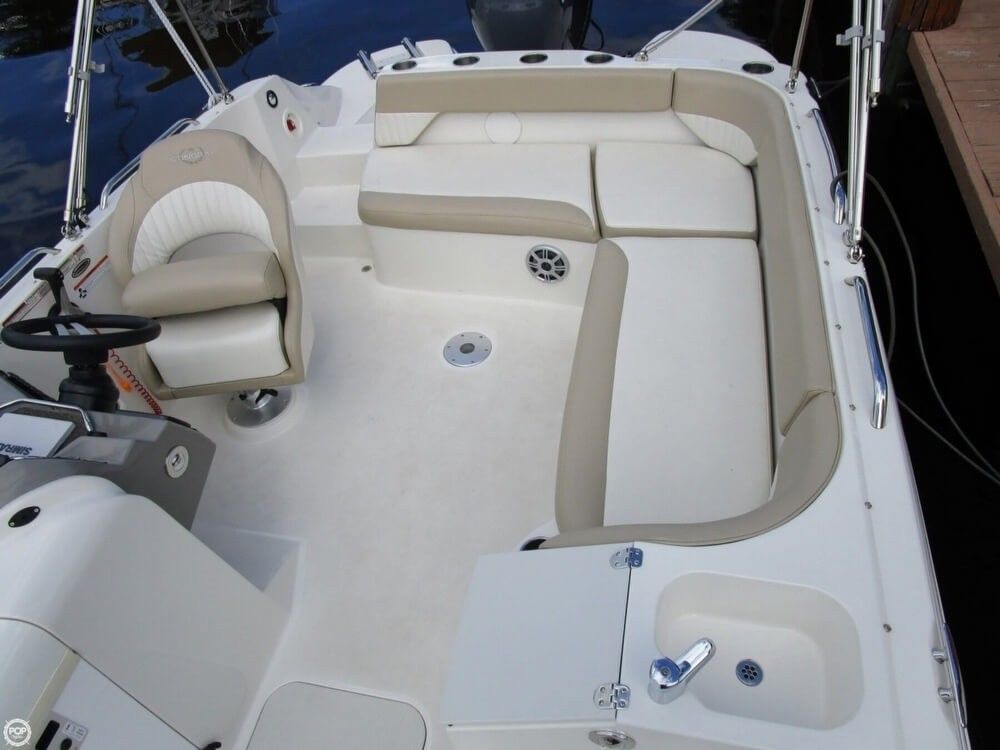 Stingray 212SC Deck Boat 2017 for sale for $44,500 - Boats-from-USA.com