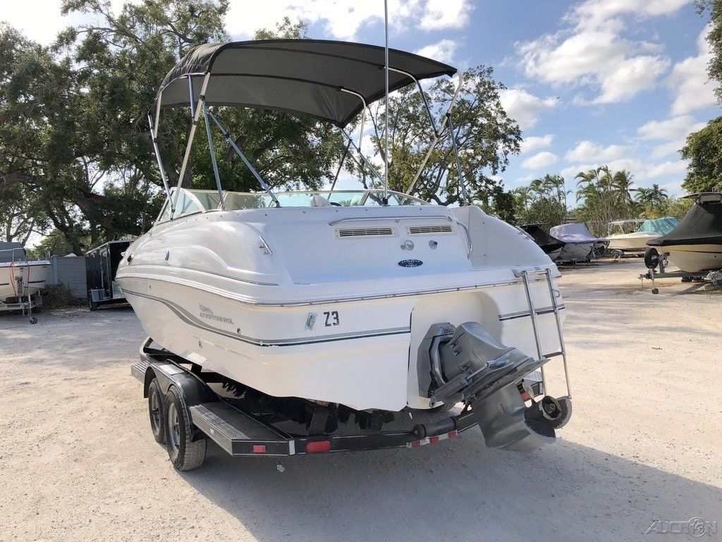 CHAPARRAL 233 SUNESTA 2000 for sale for $8,700 - Boats-from-USA.com