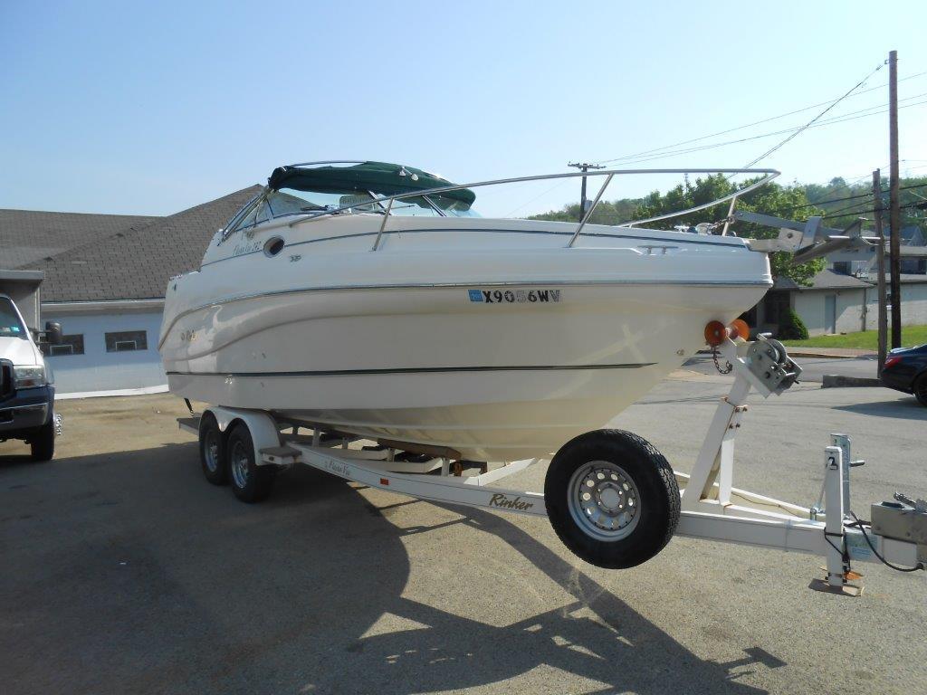 Rinker 242 Fiesta Vee 2000 for sale for $16,900 - Boats-from-USA.com