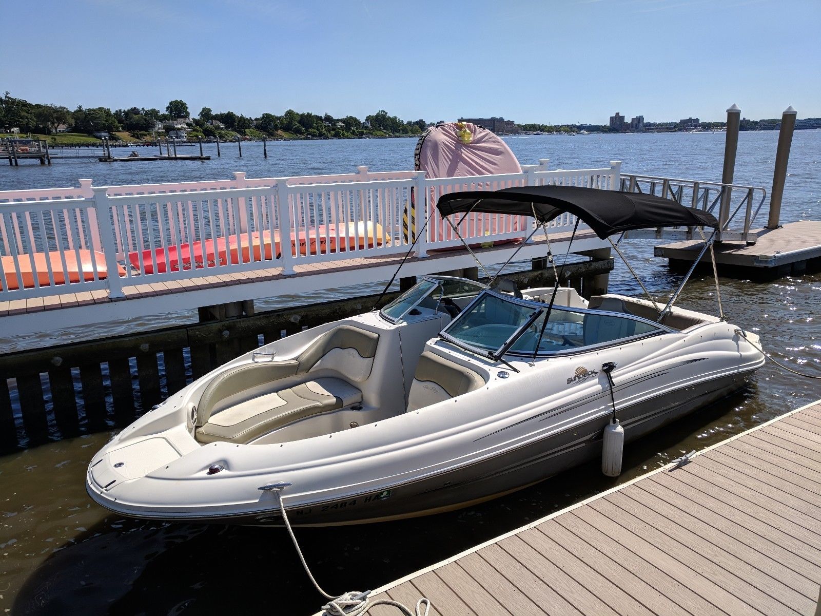 Sea Ray 220 Sundeck: Prices, Specs, Reviews and Sales Information - itBoat