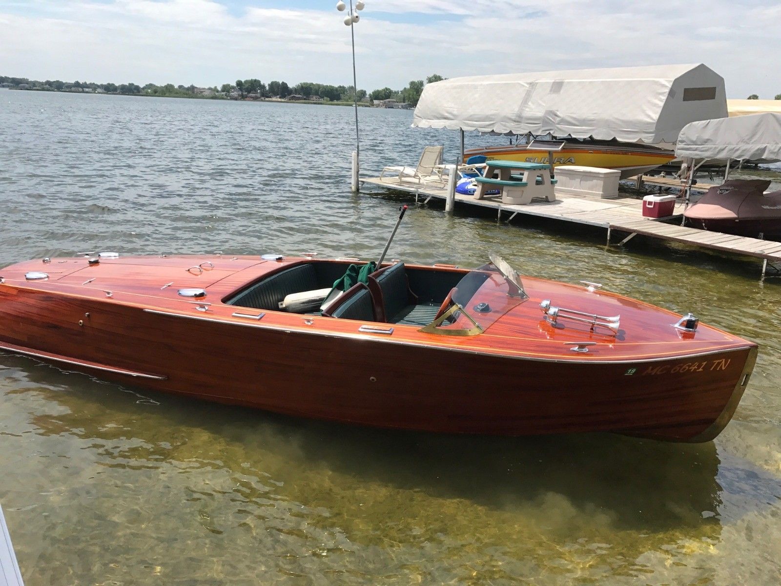 wood runabout foredeck