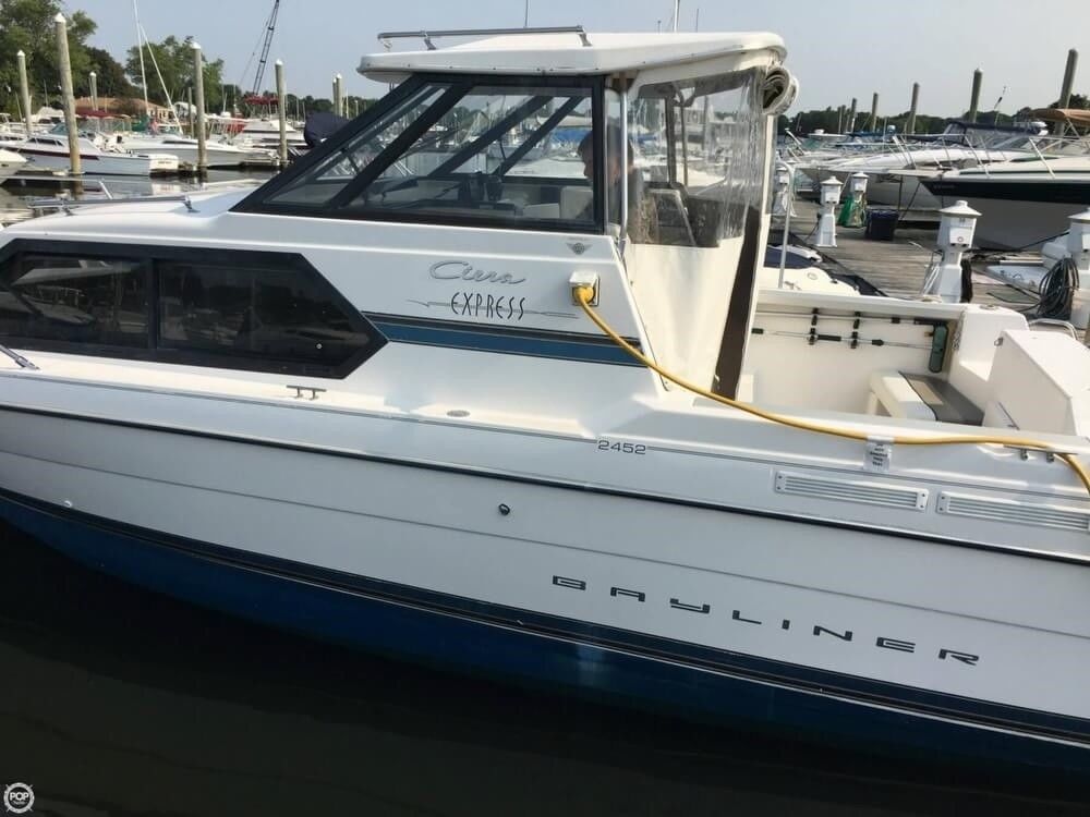 Bayliner Ciera Express 2452 2001 for sale for $20,500 - Boats-from-USA.com