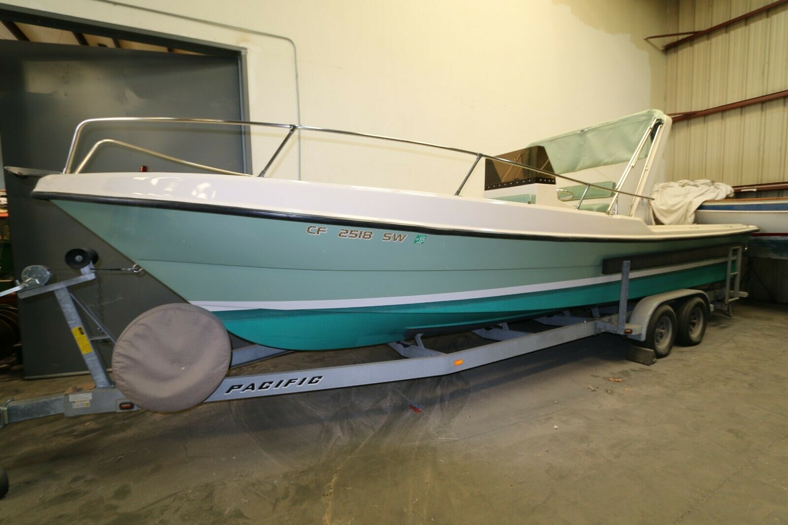 Calmarine 28' Panga Boat