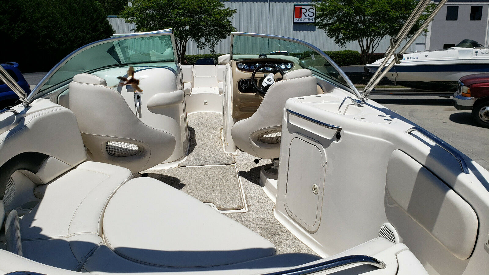 Chaparral Sunesta 243 2003 for sale for $15,000 - Boats-from-USA.com