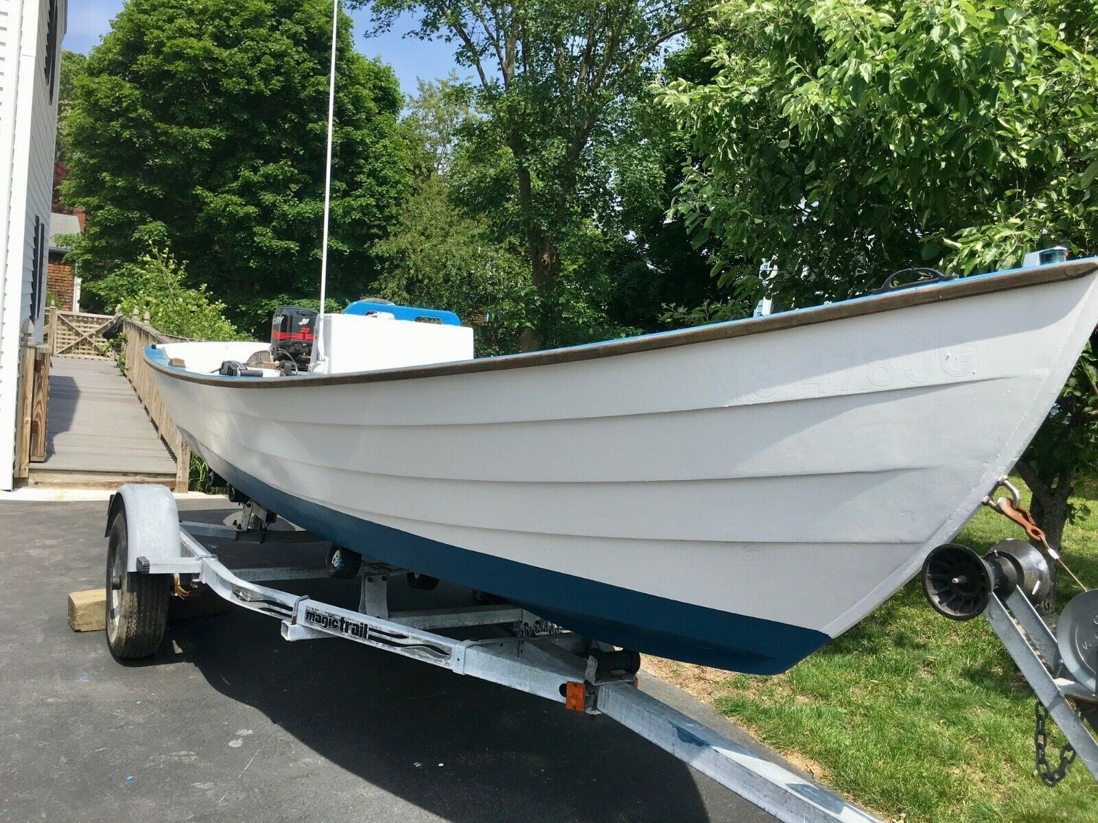 semi dory 11. sd11 flat bottom dory type dinghy. oars