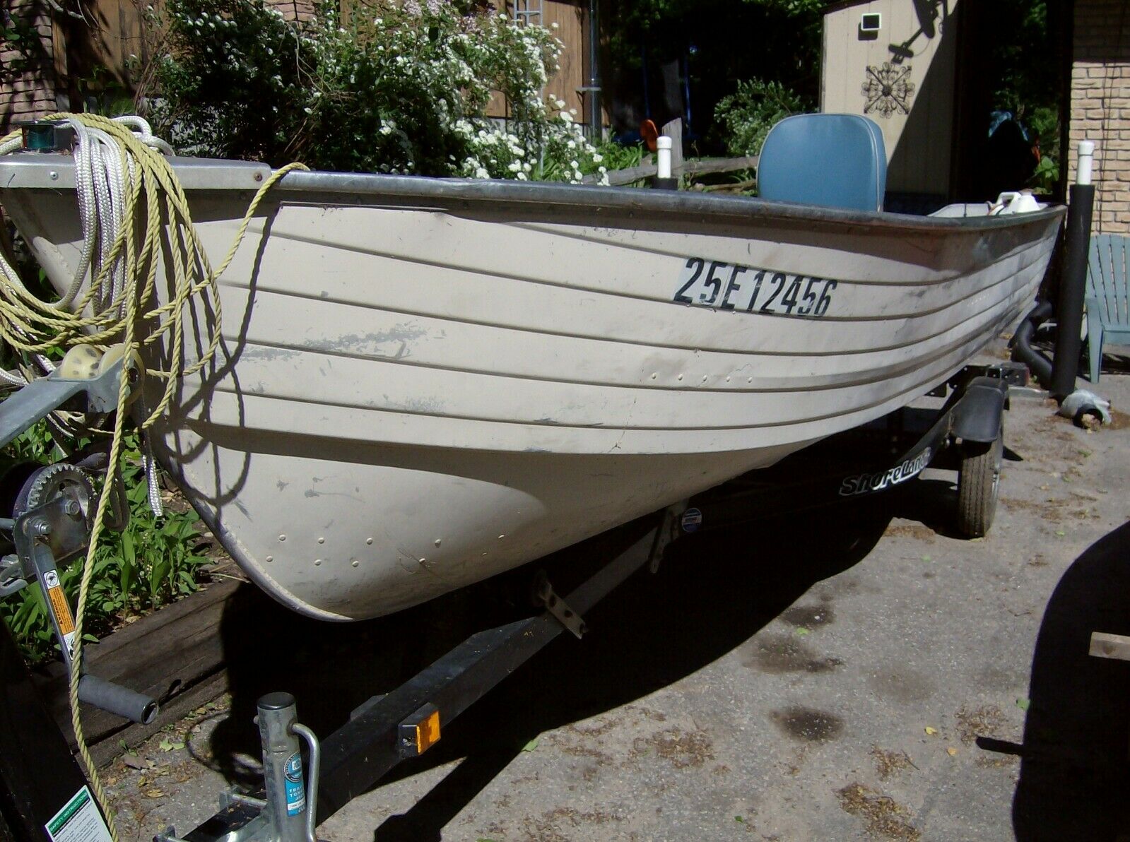 16 foot aluminum boat,with trailer. ontario canada 0000