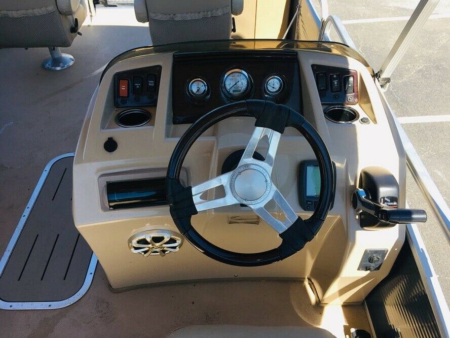 Bennington 24SF Tritoon 2012 for sale for $12,000 - Boats-from-USA.com