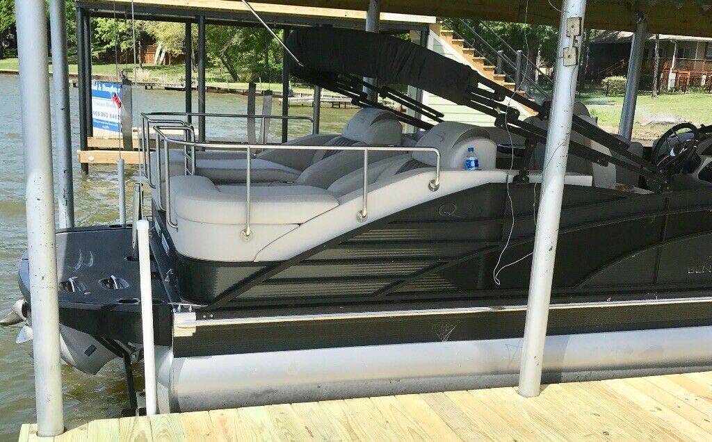 Bennington 2017 for sale for    $64,000 - Boats-from-USA.com