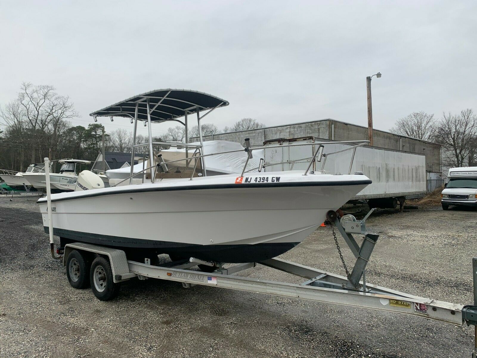 Angler Boat CENTER CONSOLE