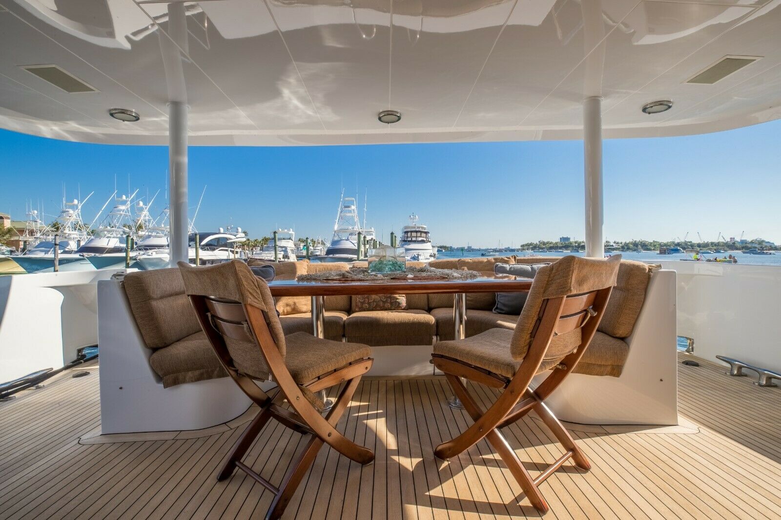 hatteras 130 motor yacht