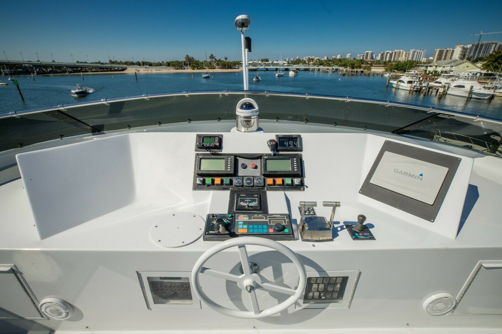 hatteras 130 motor yacht