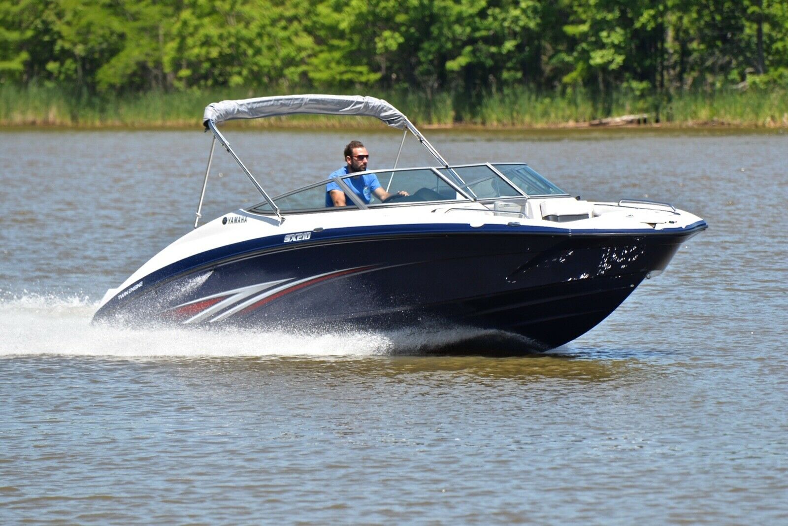 Youare viewing a 2015 Yamaha SX-210 edition jet boat. 