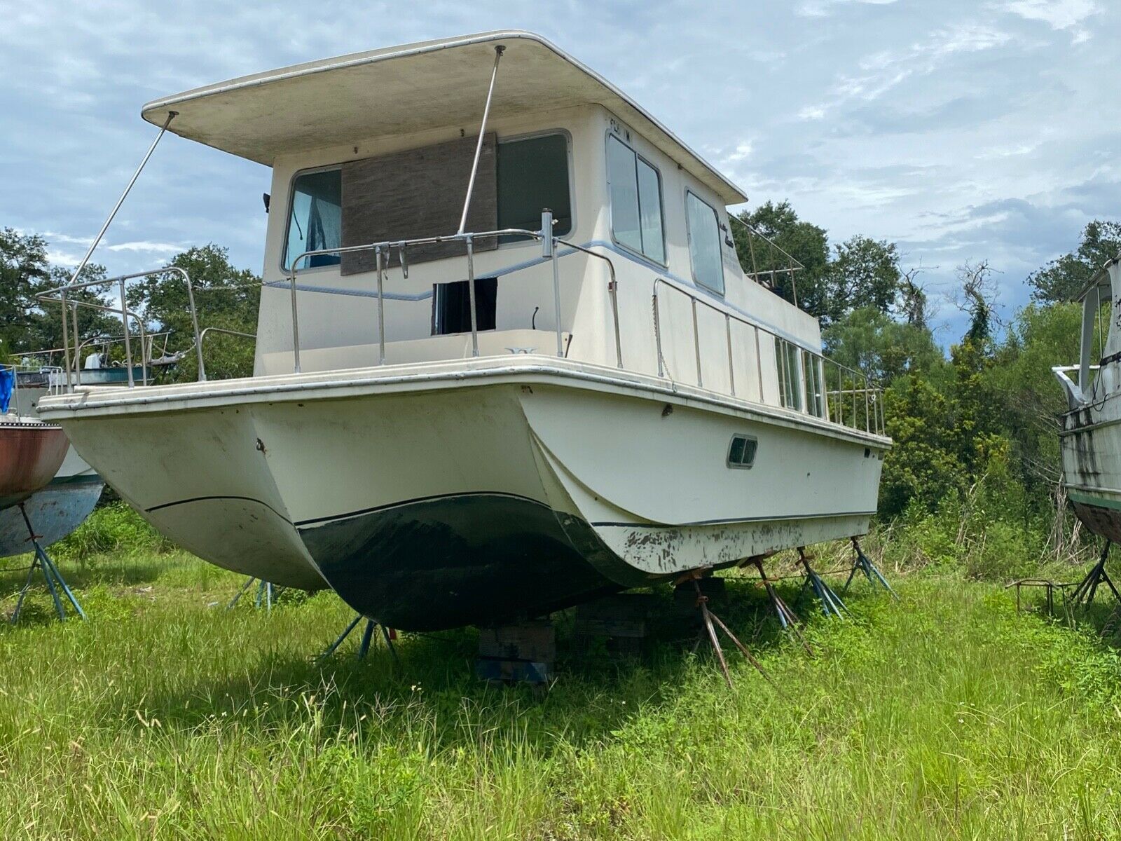 Houseboat For Sale. Tiny House.