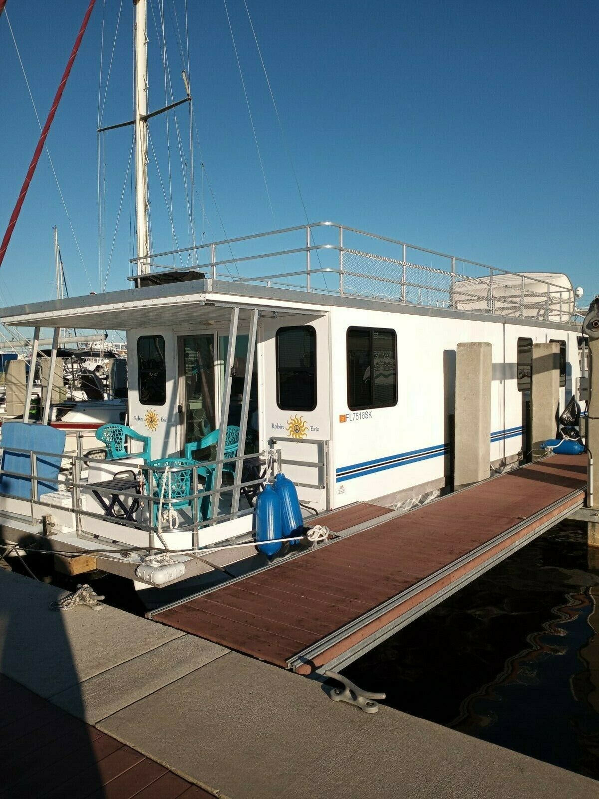 Houseboat Cruiser Live Aboard On The Water All Year Round In Florida ...