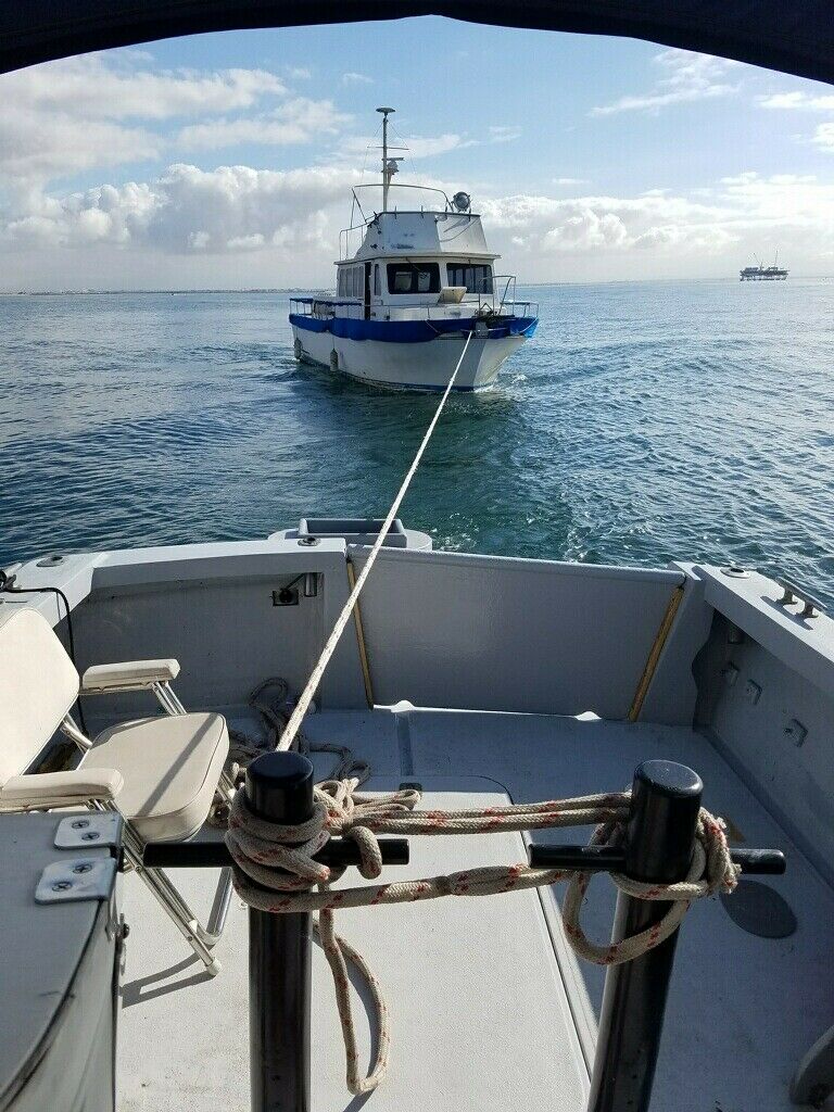 Uniflite 28' Salty Dog Diesel Fish / Dive / Tow / Workboat