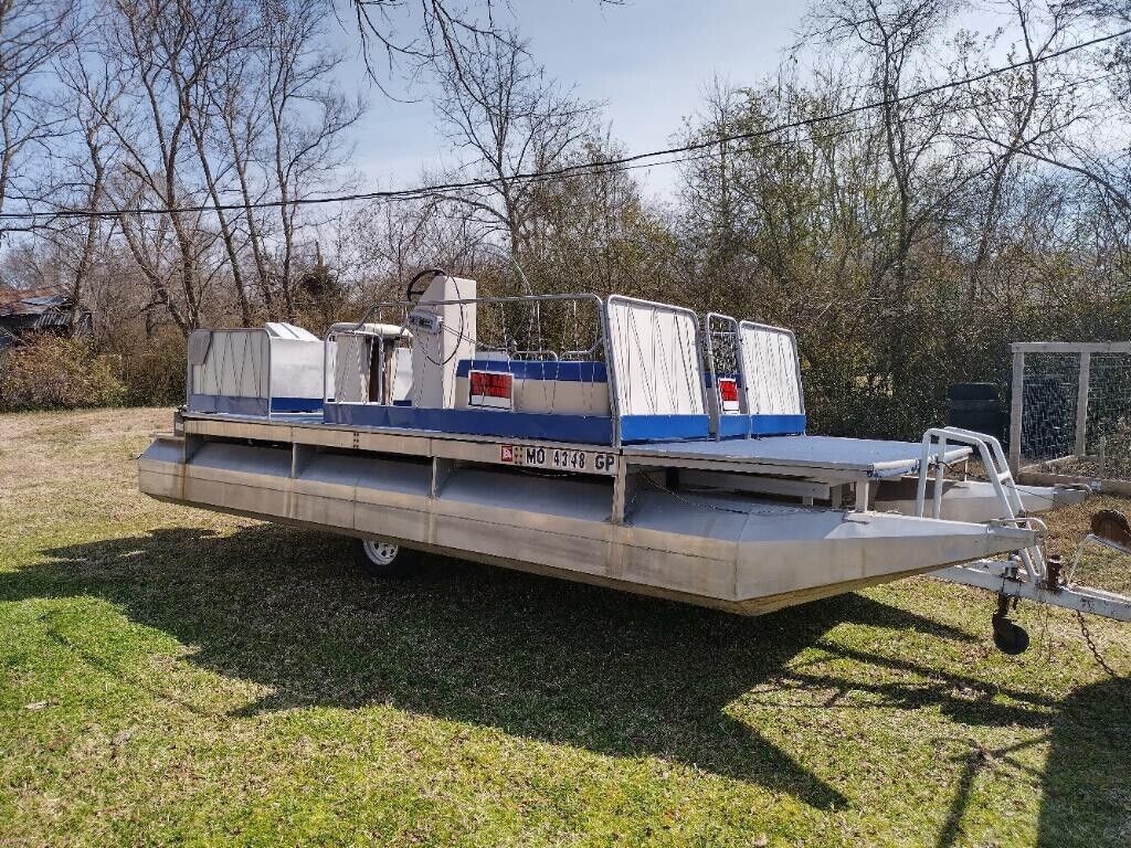 Pontoon Boats Used 1974 for sale for 3,900