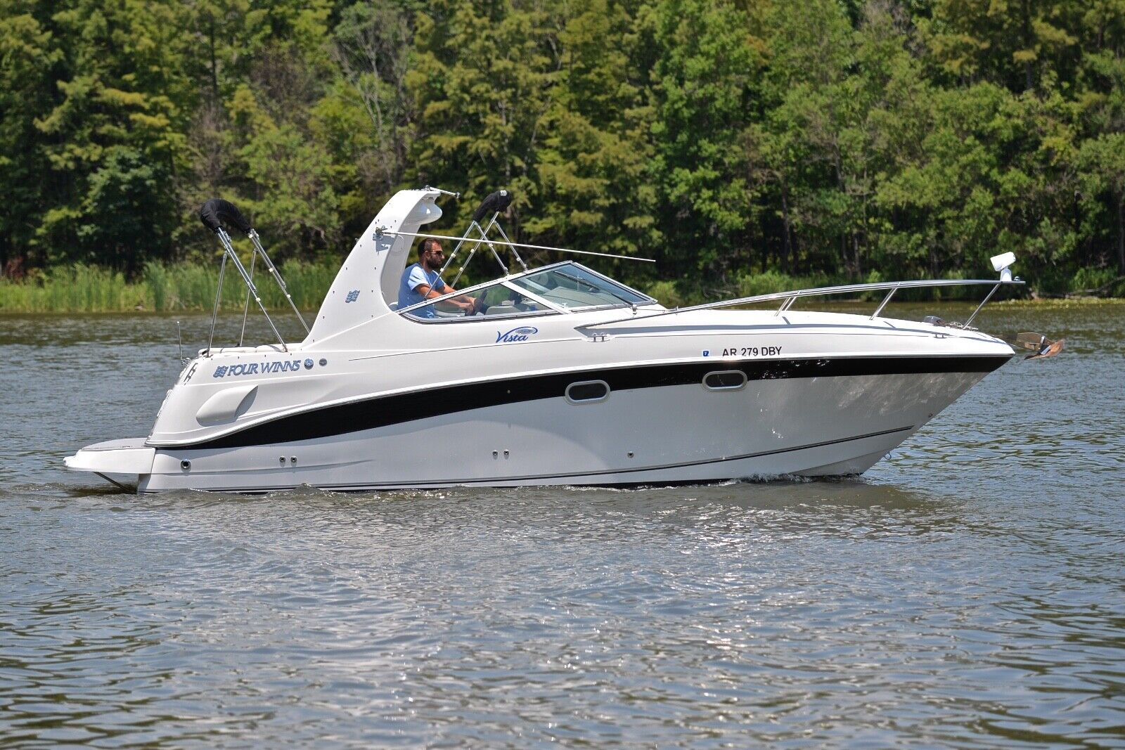 FOUR WINNS 268 VISTA ...LOADED... FRESHWATER 2003 for sale for $39,900 ...