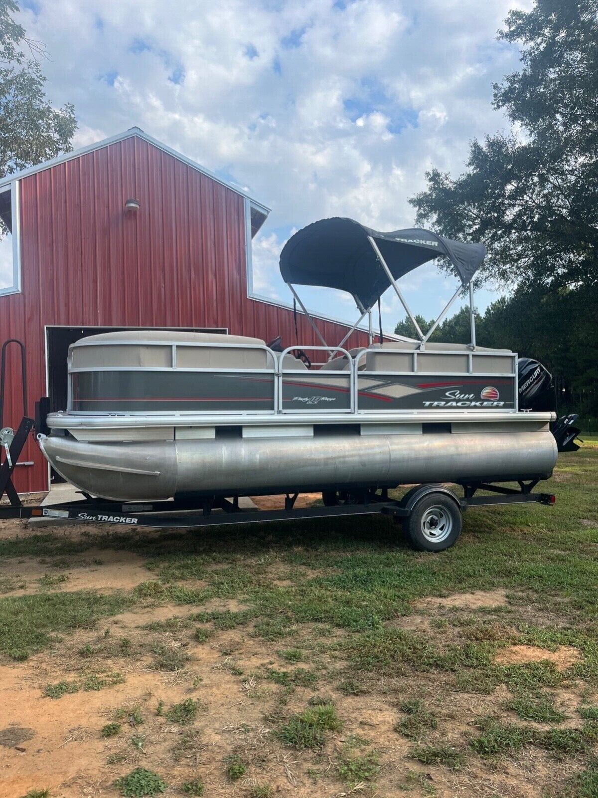 Sun Tracker Pontoon Boat 18DLX 2019 for sale for 19,000 Boatsfrom