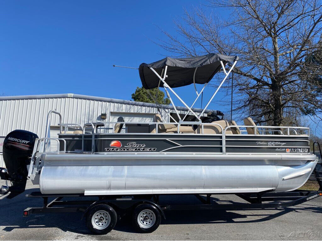 2016 Sun Tracker FISHIN' BARGE 22 XP3 TRITOON W/ 150hp Merc. 4-strk ...