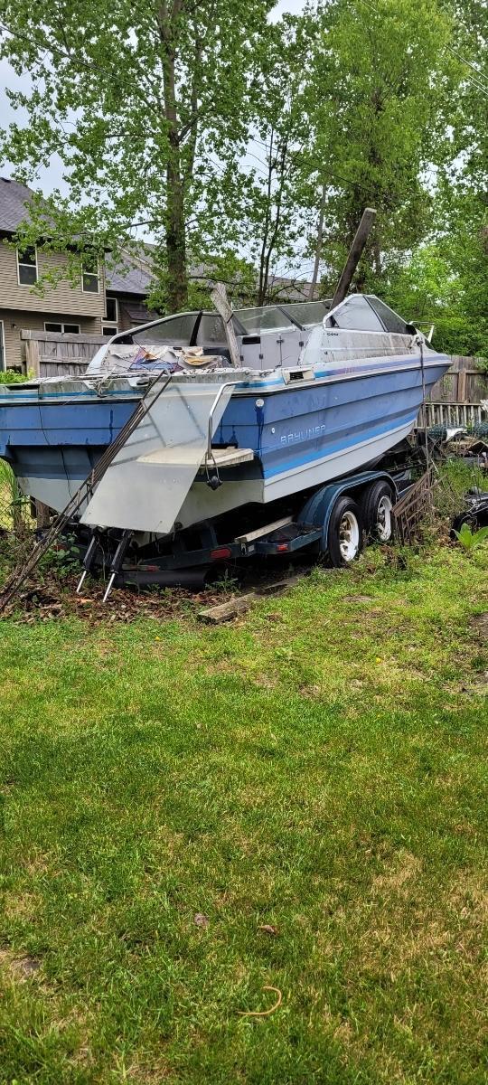 1986 Bayliner 26' Boat Located In Romulus, MI Has Trailer 1986 for