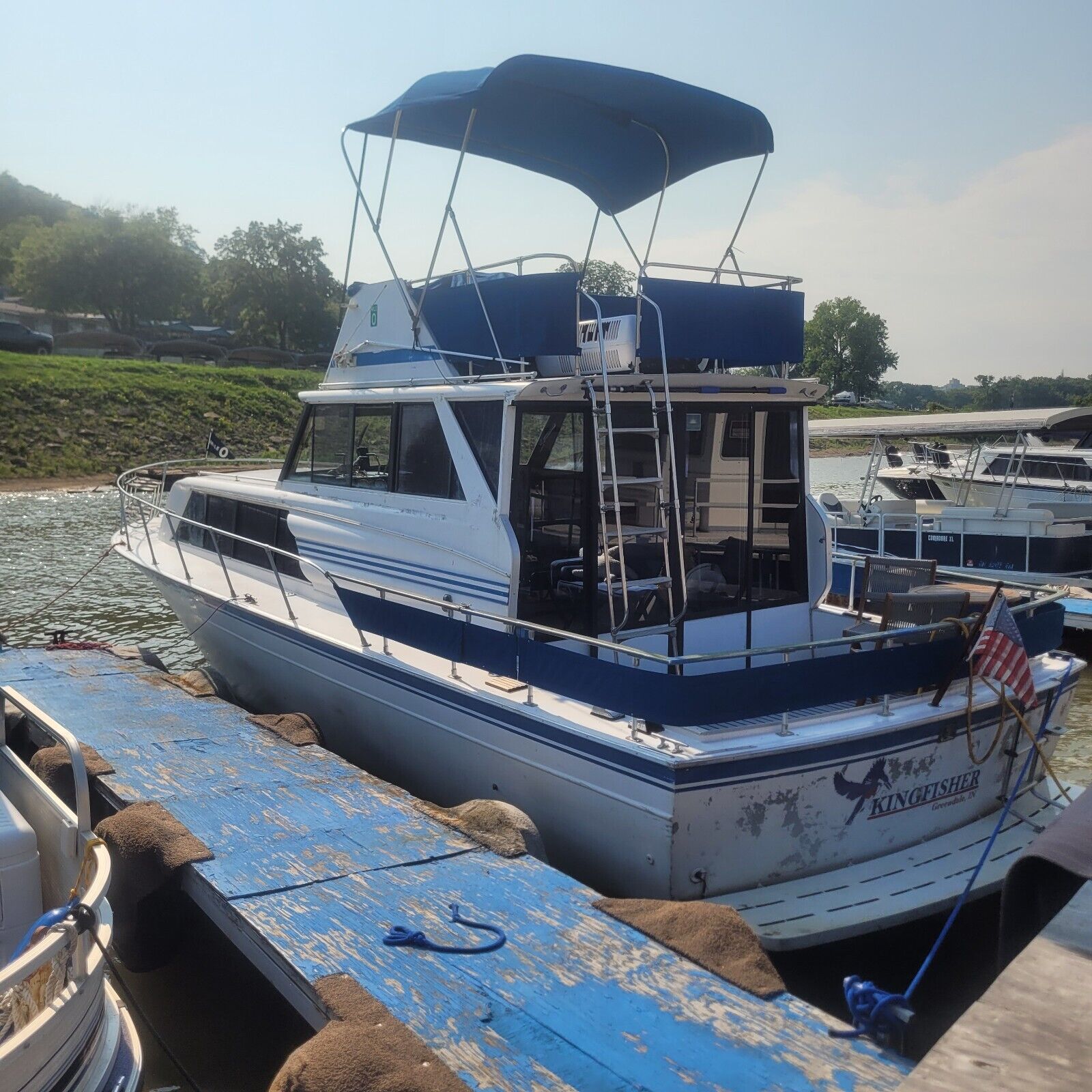 1978 Marinette Sedan Flybridge 1978 for sale for $221 - Boats-from-USA.com