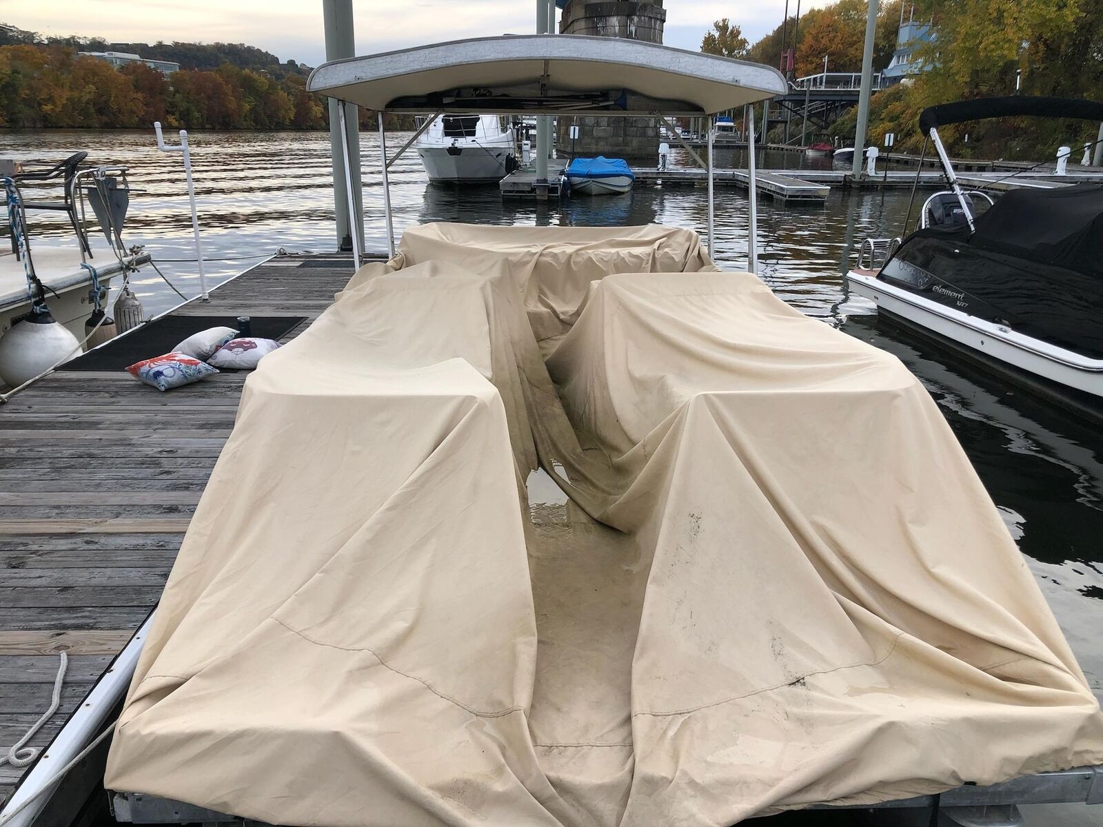 Harris Pontoon 19' Boat Located In Pittsburgh, PA No Trailer 1991 for