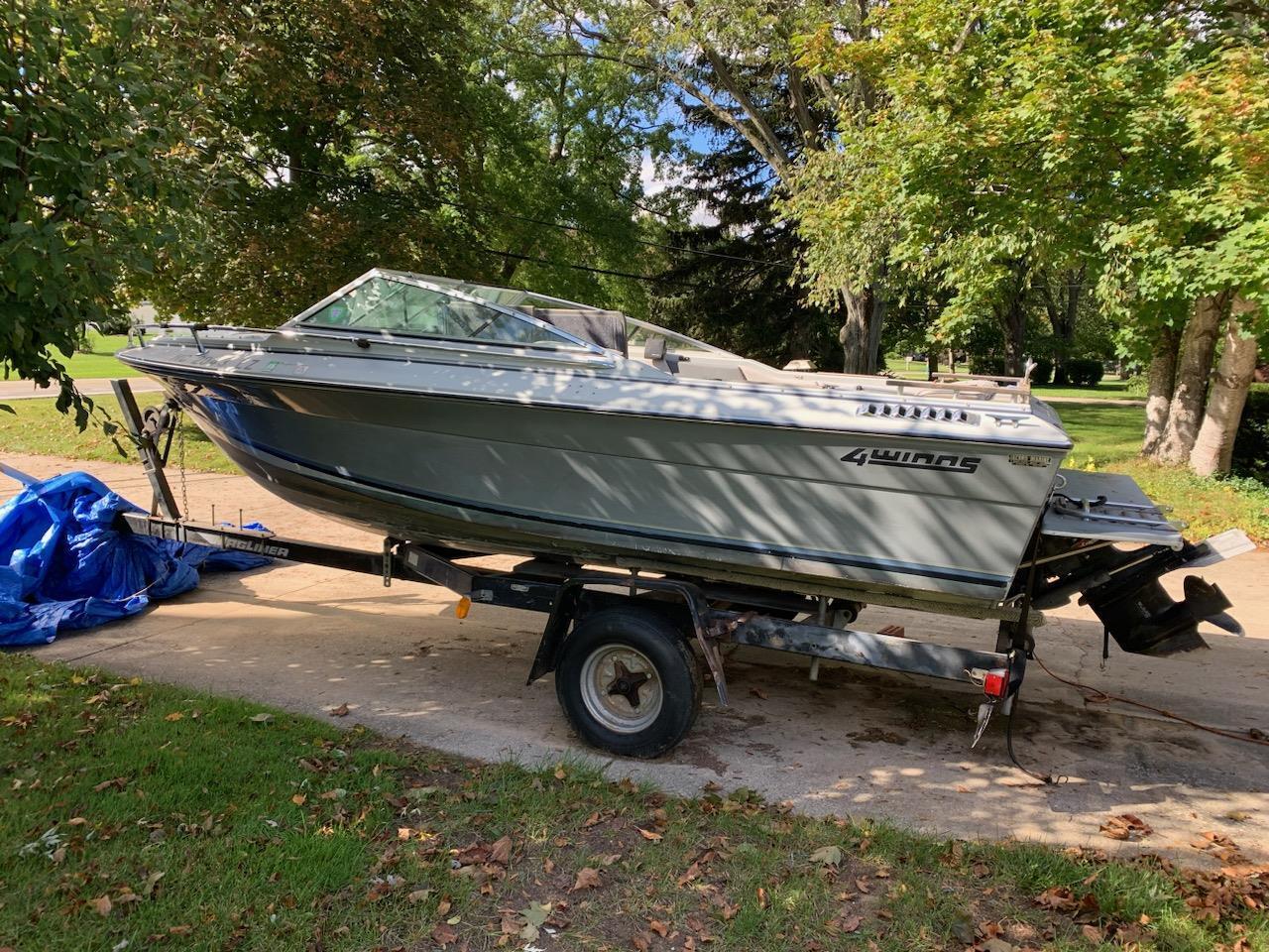 Four Winns 18' Boat Located In River Road Freeland, MI - Has Trailer ...