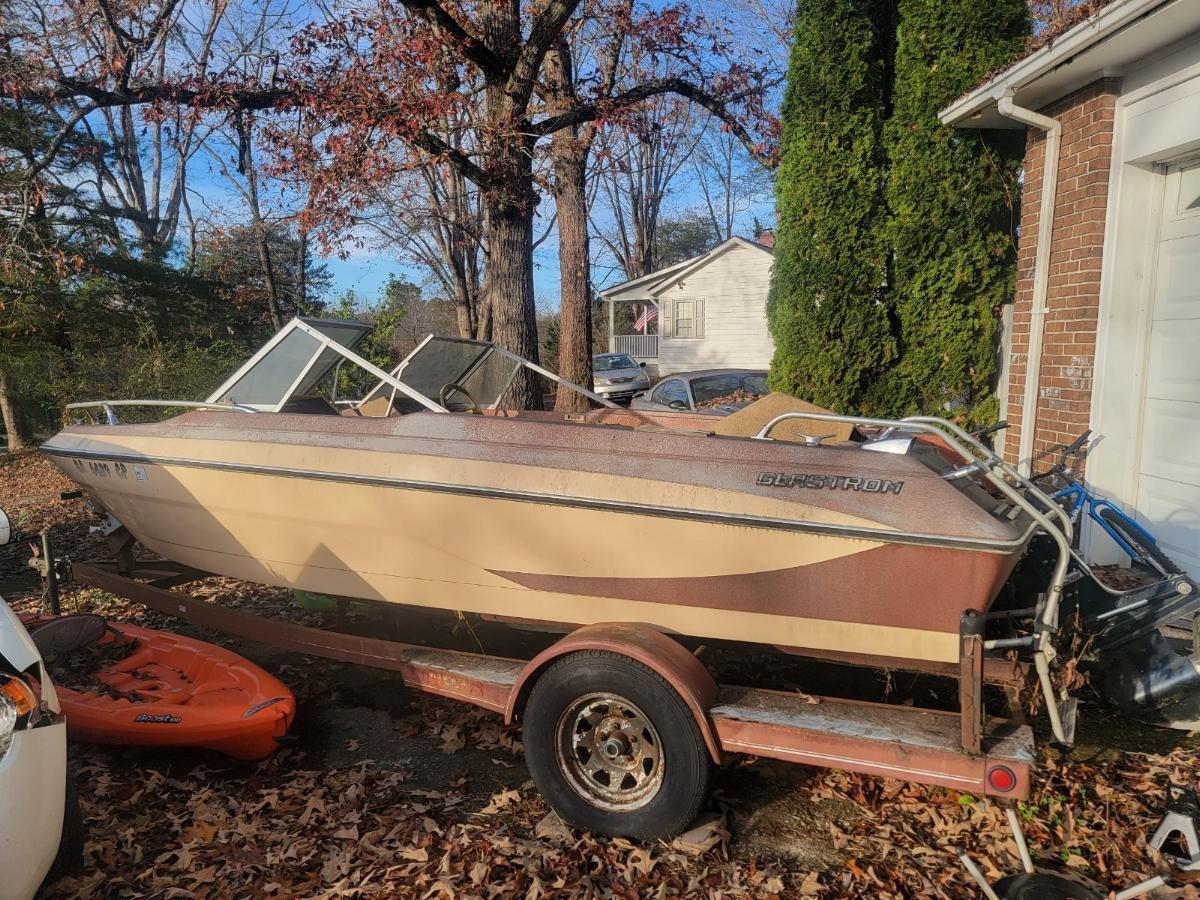 Glastron Mercruiser 12' Boat Located In Gainesville, GA No Trailer