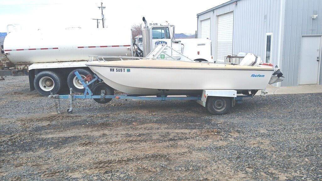 Fiberform TriHull 16' Runabout 1974 EZLoader Trailer Recent Body Work ...