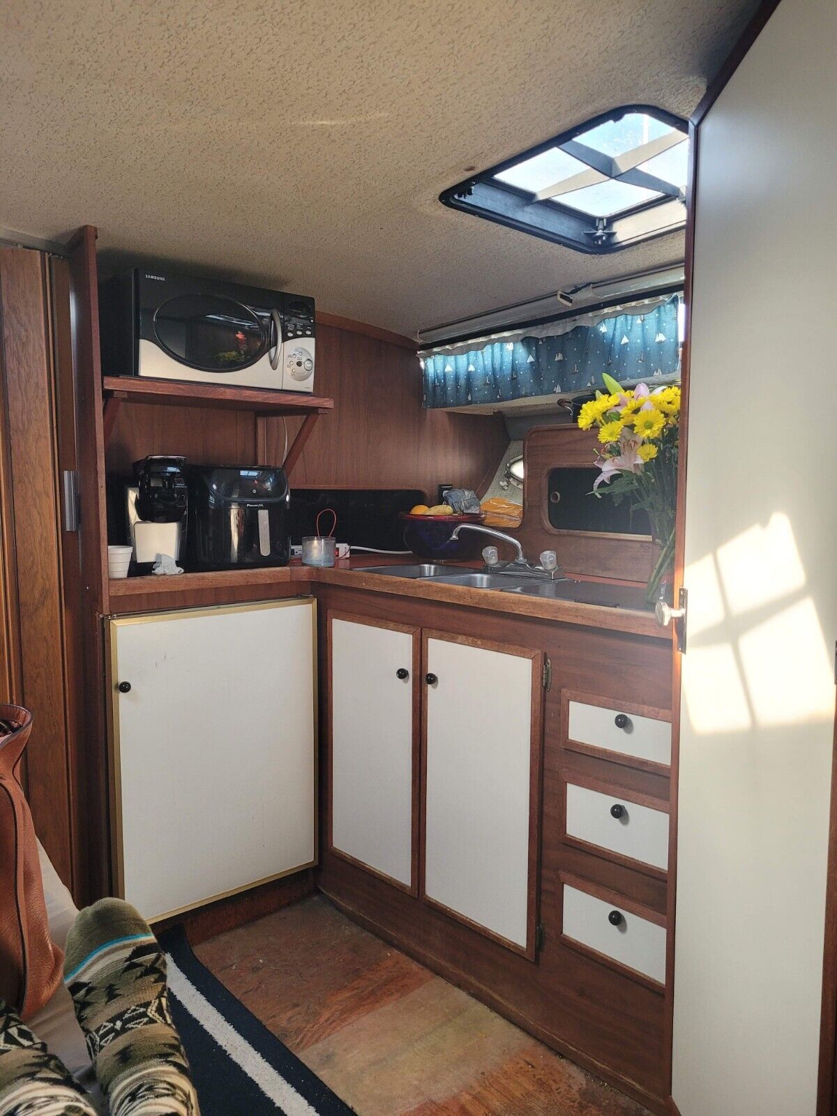 32ft Bayliner Cabin Cruiser 1979 for sale for $125 - Boats-from-USA.com