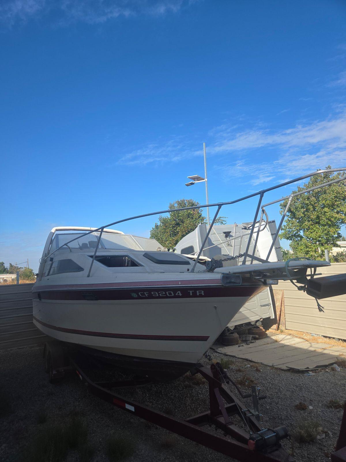 Bayliner Seabreeze 27' Cruiser Boat Stern 1990 for sale for $105 ...