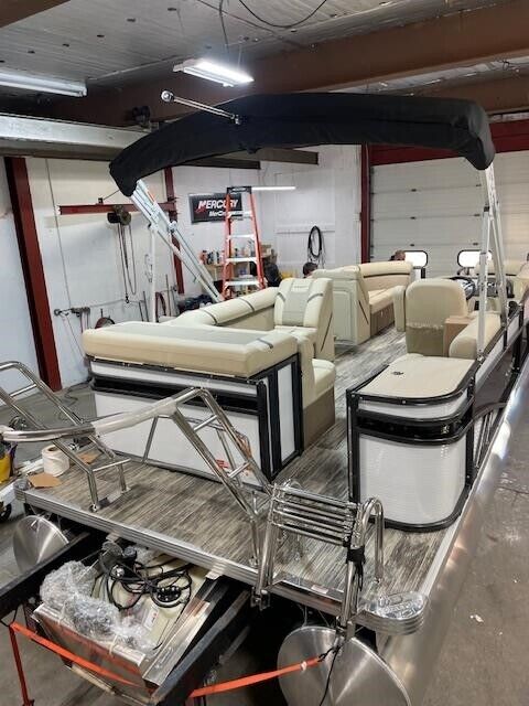 Crest Pontoons Classiclx220l - Easy Financing - Same Day Approval 2024 