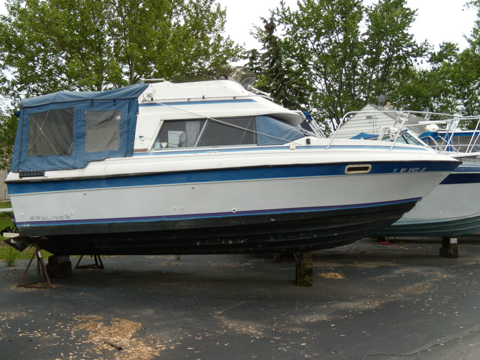 Bayliner 2556 Trophy Command Bridge 1987 for sale for $450 - Boats-from ...