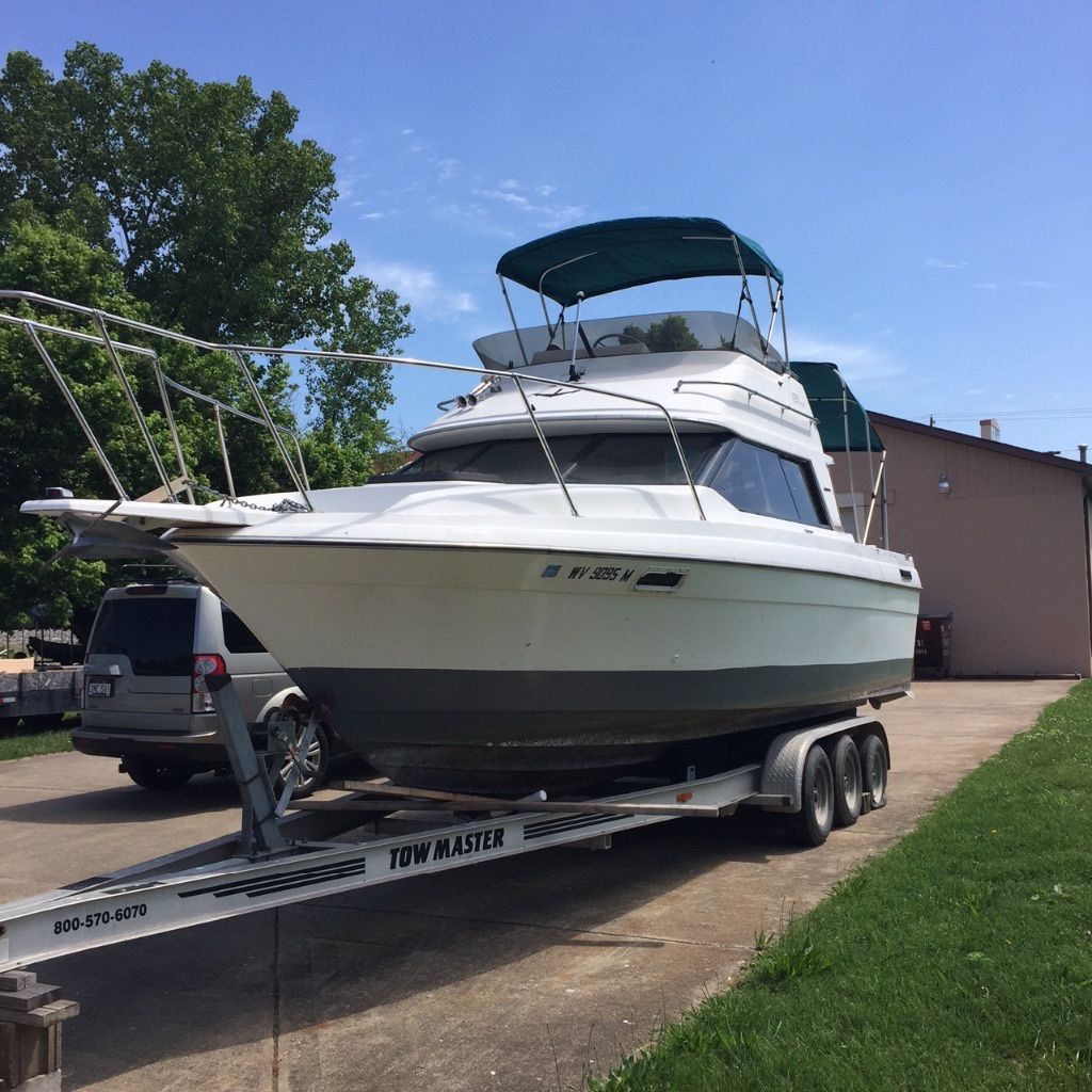 Bayliner 2450 Flying Bridge boat for sale from USA