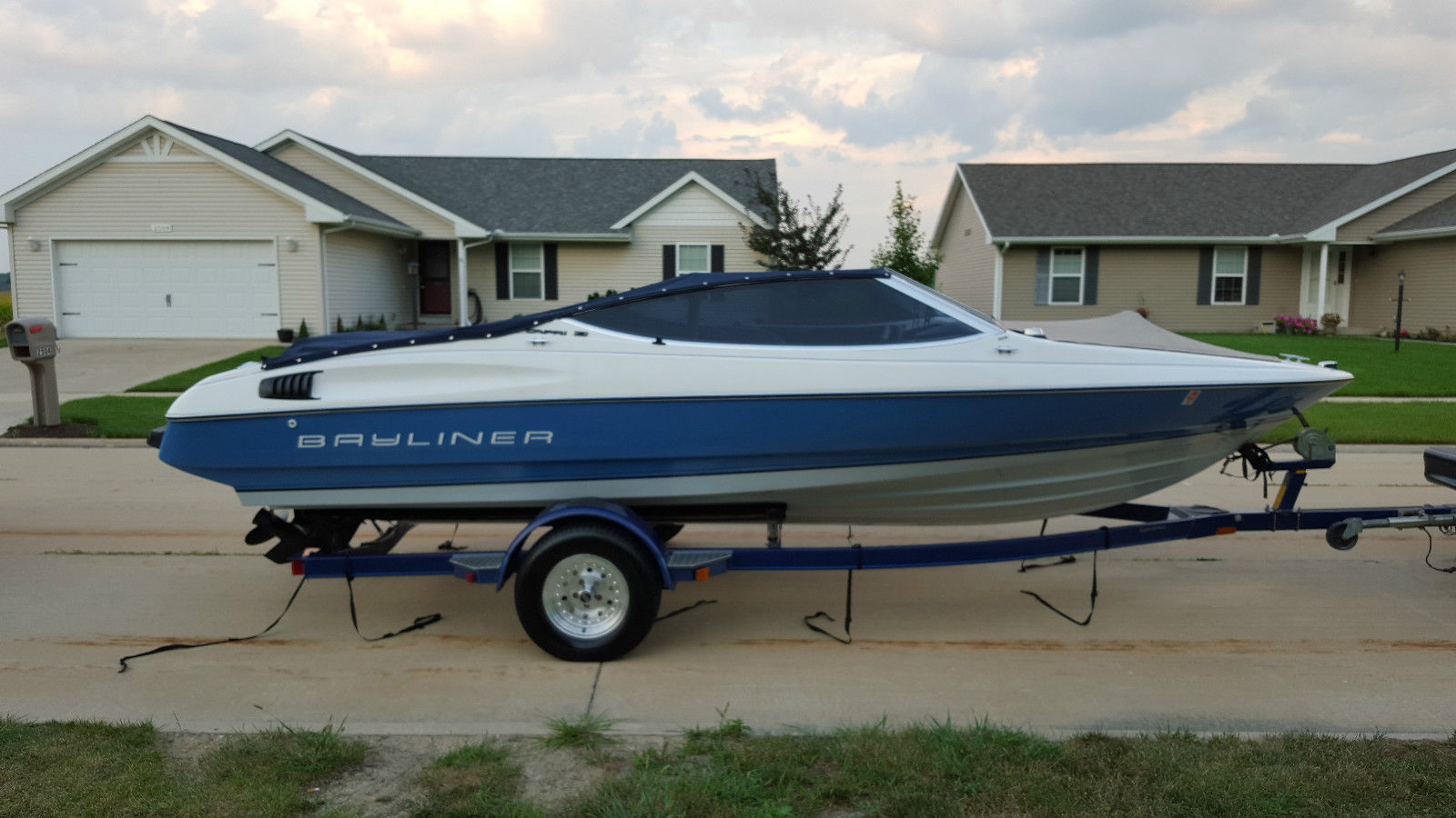 Bayliner Capri Cockpit Covers