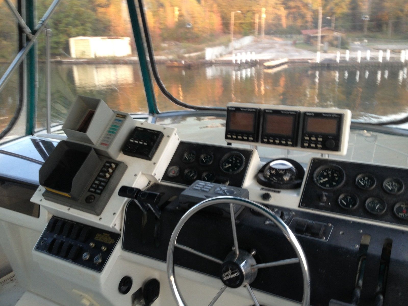 390 CARVER AFT CABIN COCKPIT 1995 for sale for $10,000 ...