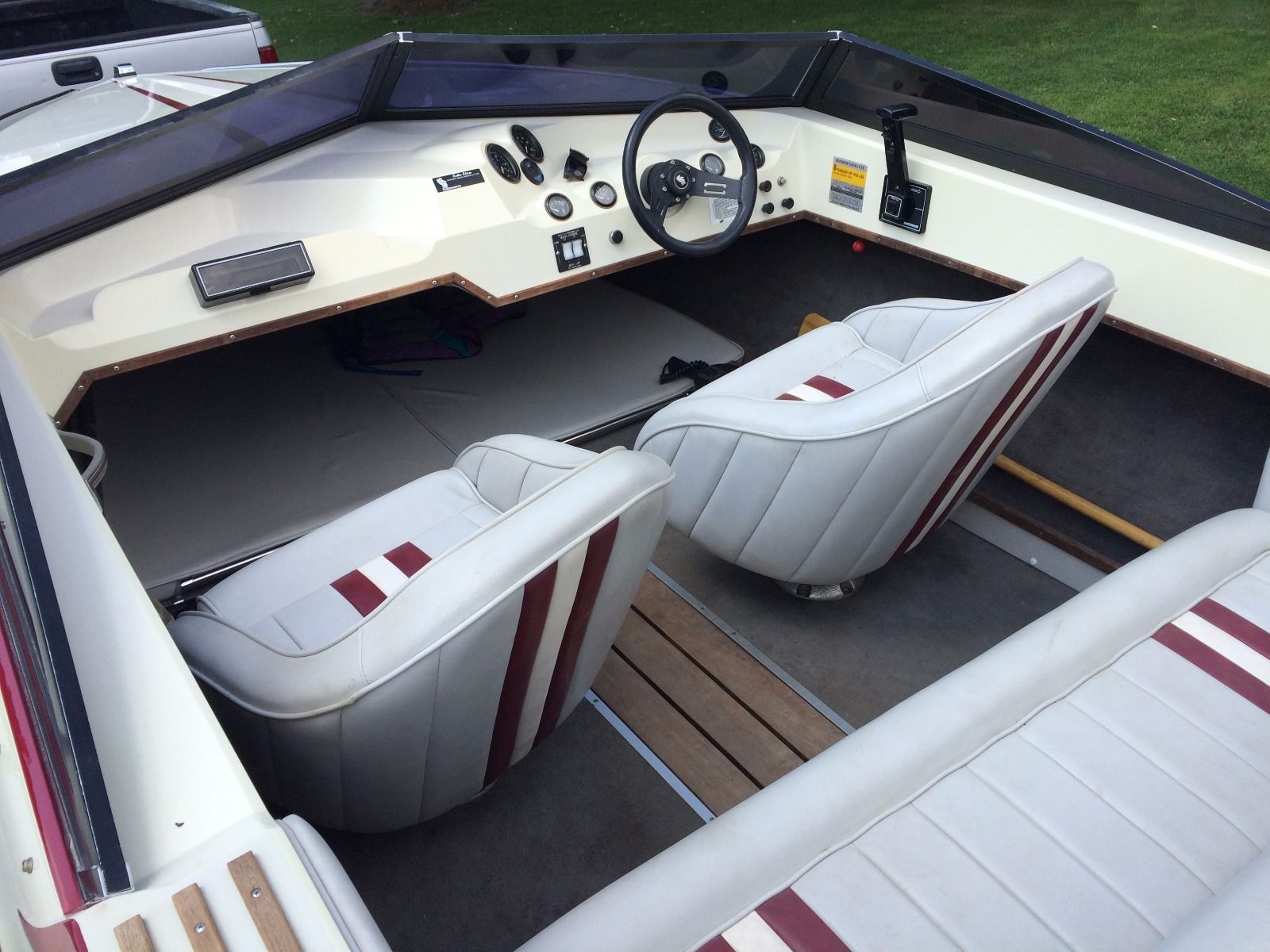 1989 20ft. checkmate boat look like