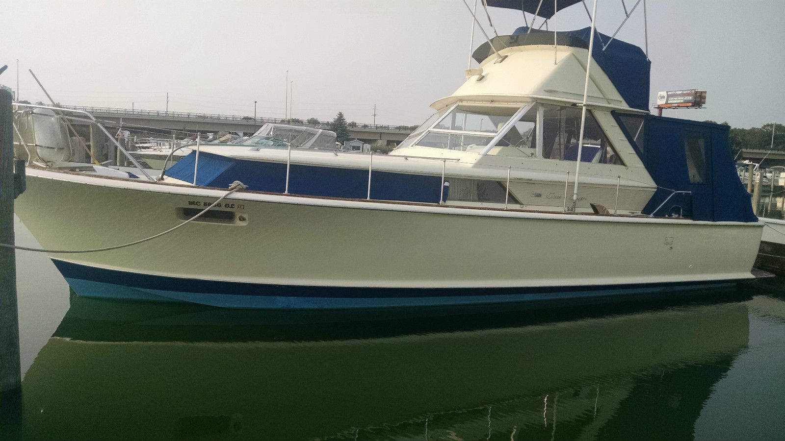 Chris Craft Commander boat for sale from USA