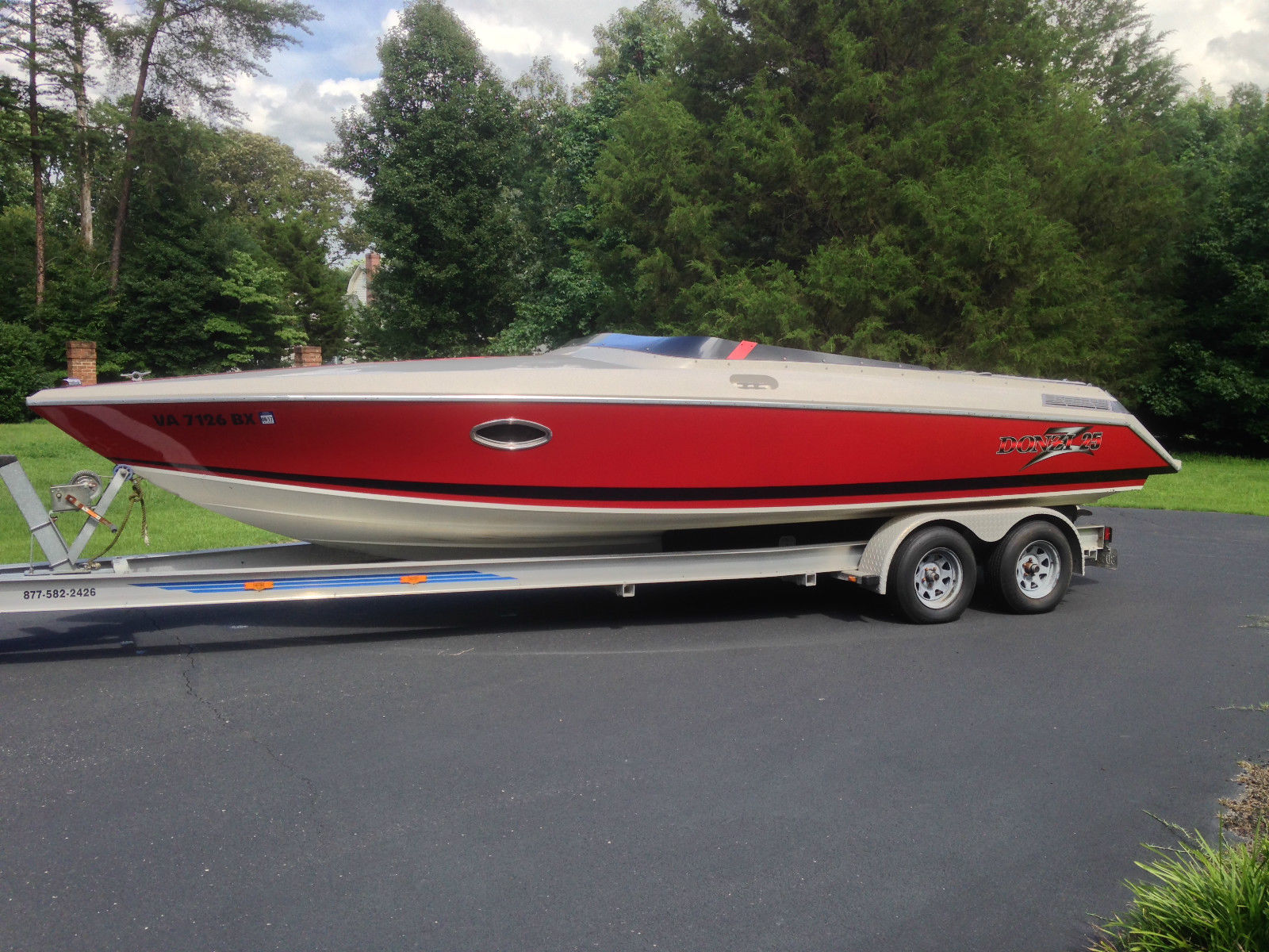 1987 DONZI Z25Boat was black / had professionally repainted red with black ...