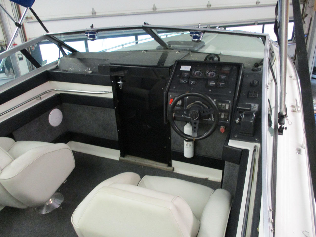 Formula Thunderbird 242 LS 1984 for sale for $13,995 - Boats-from-USA.com