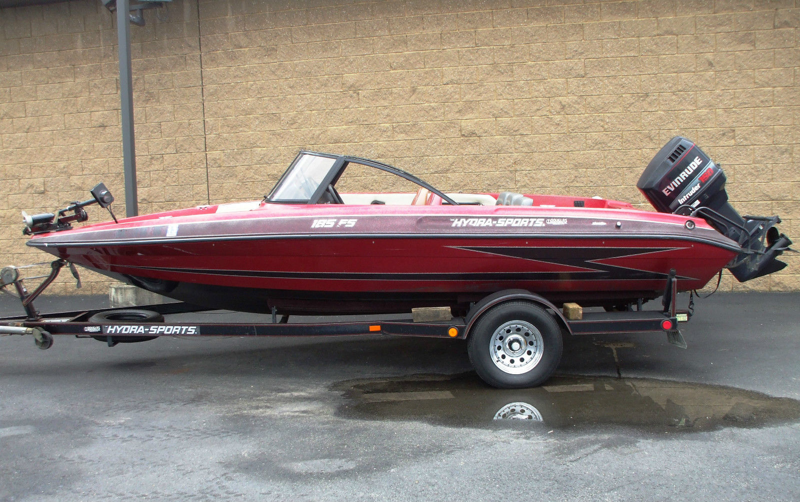 1985 hydra sport bass boat, good condition, runs great and comes with a cov...